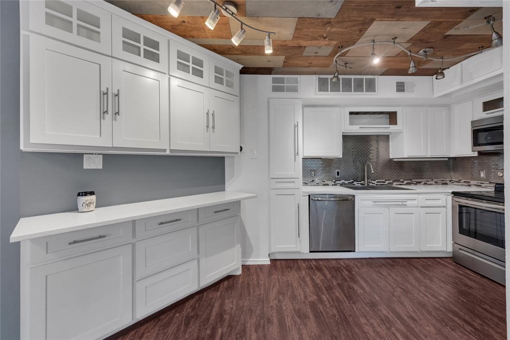 Oak Creek Condo - Residential