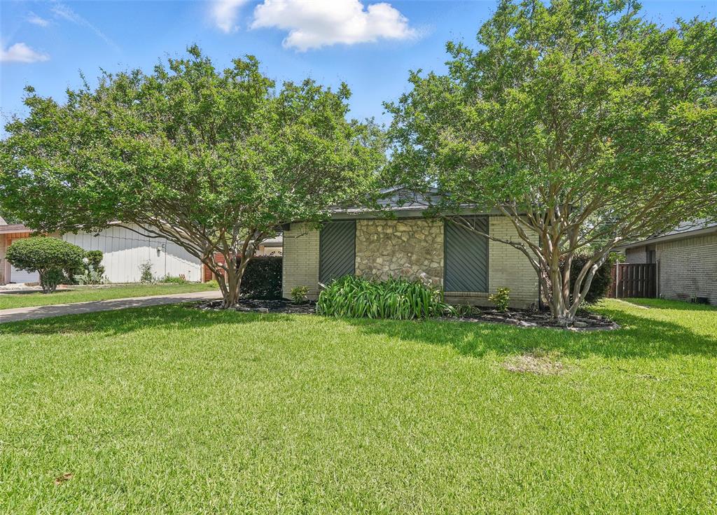 810 Greenhaven Drive