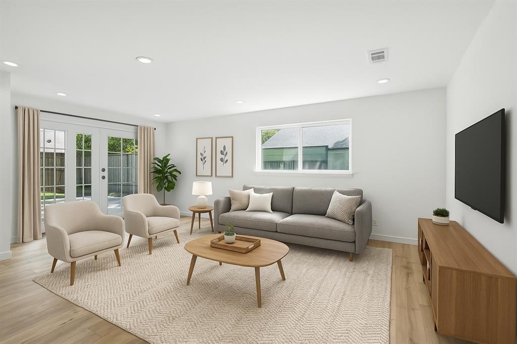 810 Greenhaven Drive