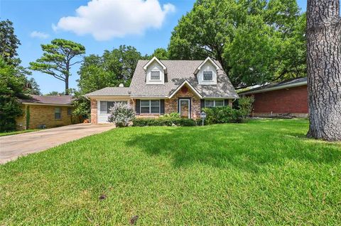 2004 Valley Lane Arlington TX 76013
