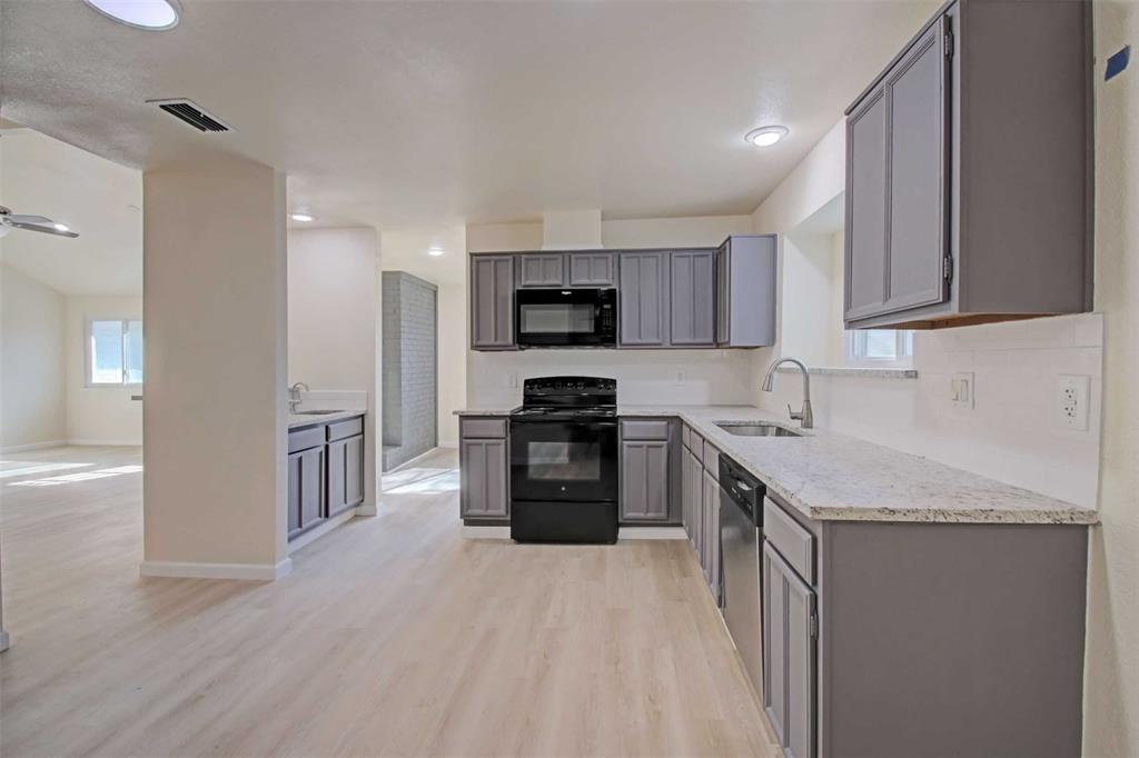 Oak Hollow Grand Prairie - Residential