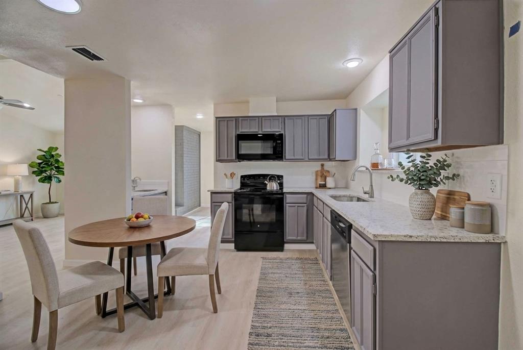 Oak Hollow Grand Prairie - Residential