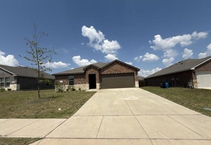 Great 3-bedroom home with 2 full bathrooms. Community ISD. Nice countryside location. This home offers a large open living, dining and kitchen combo with breakfast bar and appliances. Granite counters and plenty of natural light. The master suite has a large walk-in closet and walk-in shower. Split bedroom floor plan and neutral colors. This property has a lot to offer and will not last long at this price. Come take a look today before it is gone!