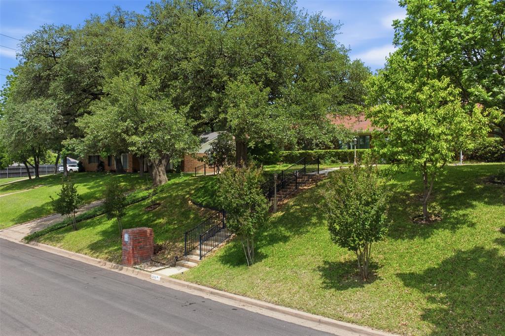 1209 Southwood Drive