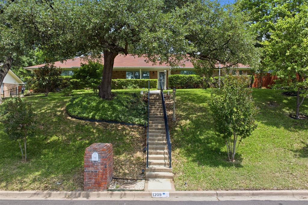 1209 Southwood Drive