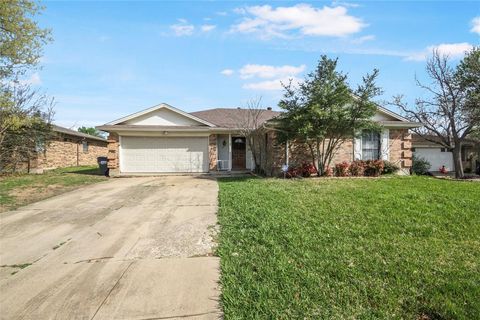 Photo of 903 Robinwood Court, Arlington, TX 76017 (MLS # 21210396)