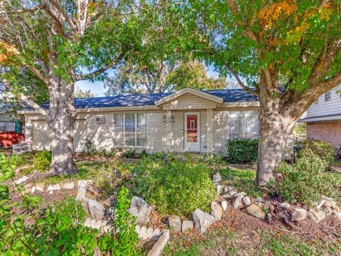 1105 Sproles Drive Benbrook TX 76126