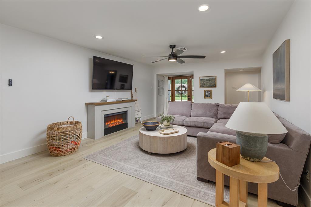 1331 Cloverdale Drive