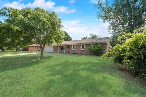 A home in Benbrook