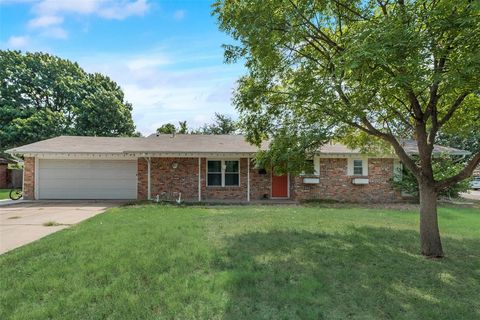 A home in Benbrook