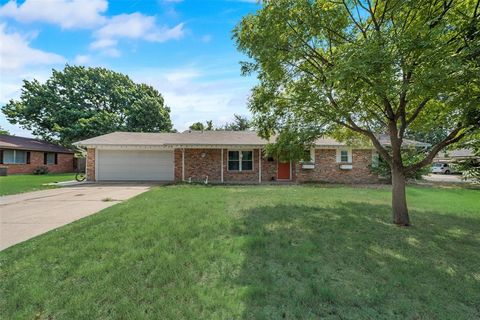 A home in Benbrook