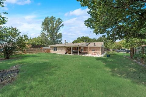 A home in Benbrook