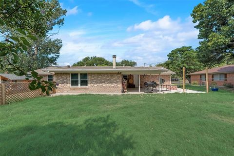 A home in Benbrook