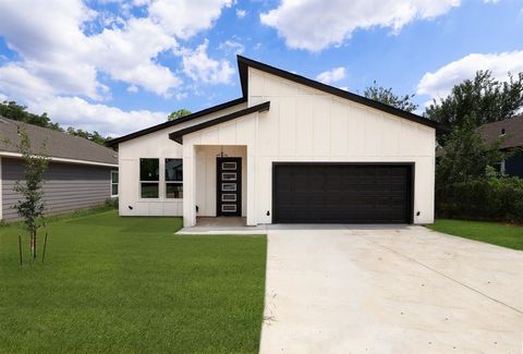 1032 E Arlington Avenue Fort Worth TX 76104