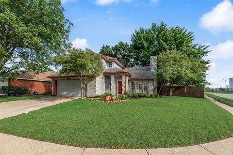 Photo of 2871 Red Oak Drive, Grand Prairie, TX 75052 (MLS # 21246374)