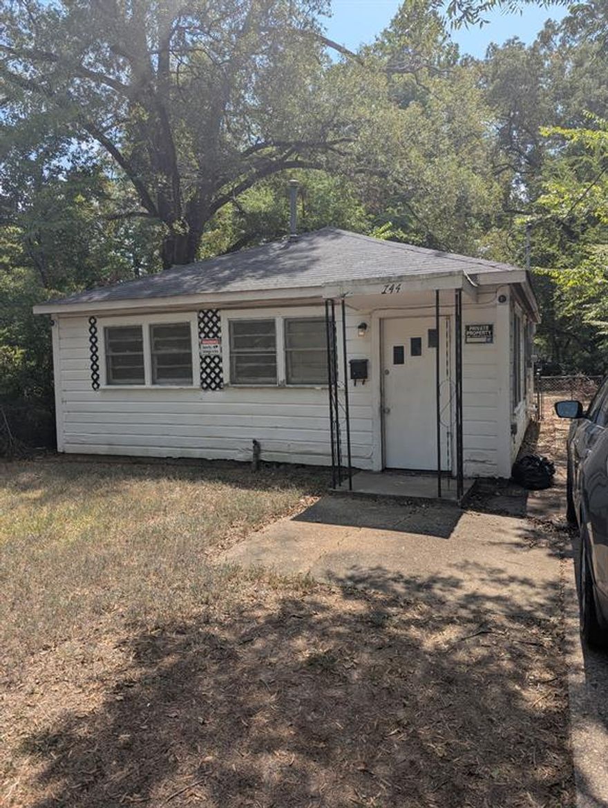 Great investment property! This home had some updating done just 2 months ago and has a tenant in place. Start your portfolio today  with this money making opportunity. ALL OFFERS CONSIDERED!!!