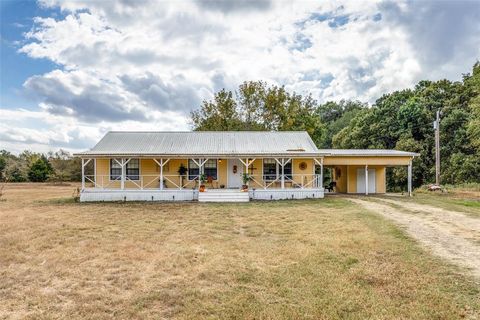 A home in Wolfe City