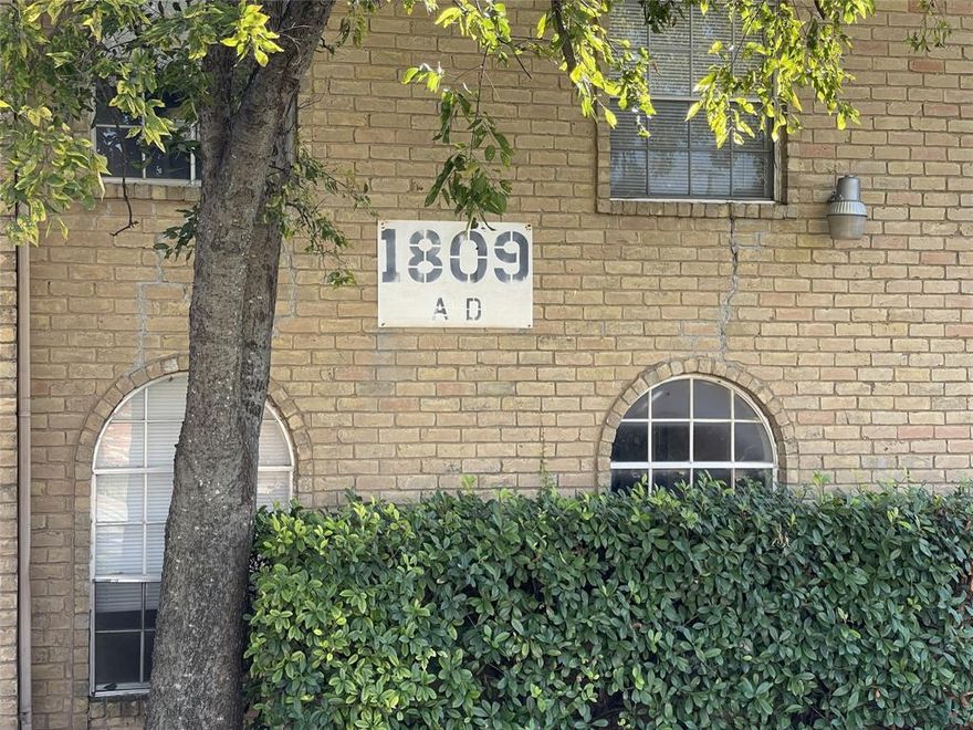 Desired downstairs unit 2-bedroom, 2-bathroom unit featuring a cozy living room with a fireplace. The oversized primary suite offers dual closets and a private ensuite for everyday comfort. Enjoy convenient carport parking just steps from your front door.  This well-located home provides easy access to the freeway and is close to local shopping and dining, making it a great choice for everyday living. Covered assigned parking for one vehicle. Tenant responsible for all utilities. Water, sewer, trash is billed to tenant by property management.