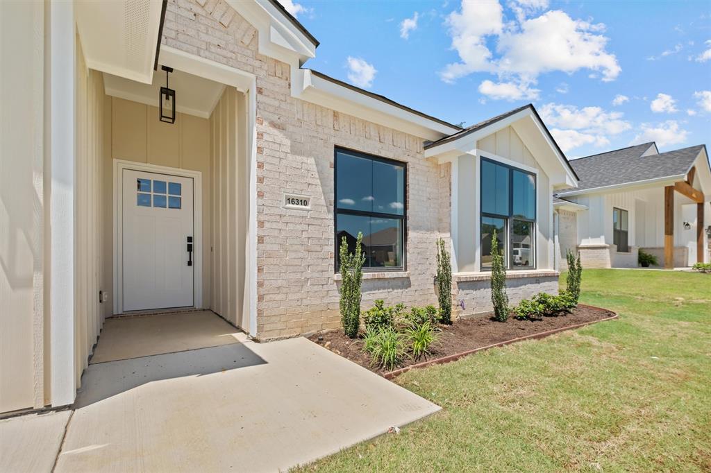 16310 Crossing Circle
