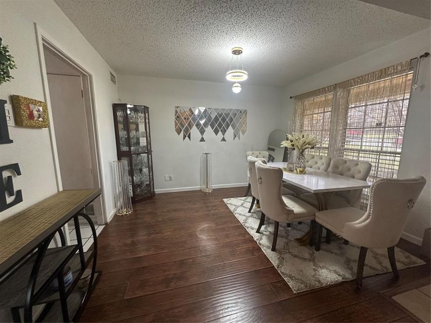 LG HALH DUPLIX IN QUITE SUBDIVISION.EASY ACCESS TO 635 AND 75.DALLAS ADDRESSBUT RICHARDSON ISD.UPDATED , FOUNDATION REPAI DONE LIFETIMEGURRANTEE.SUBDIVISION RESIDENTSMUST ENJOY LIVINGIN THIS AREA