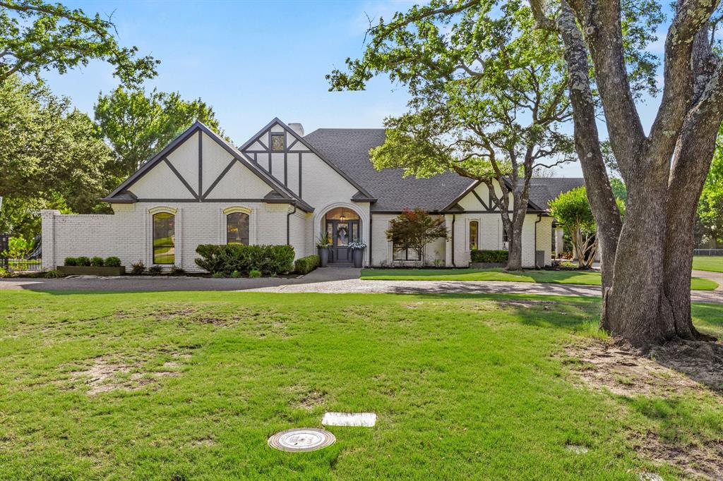 3 Meadowlake Drive