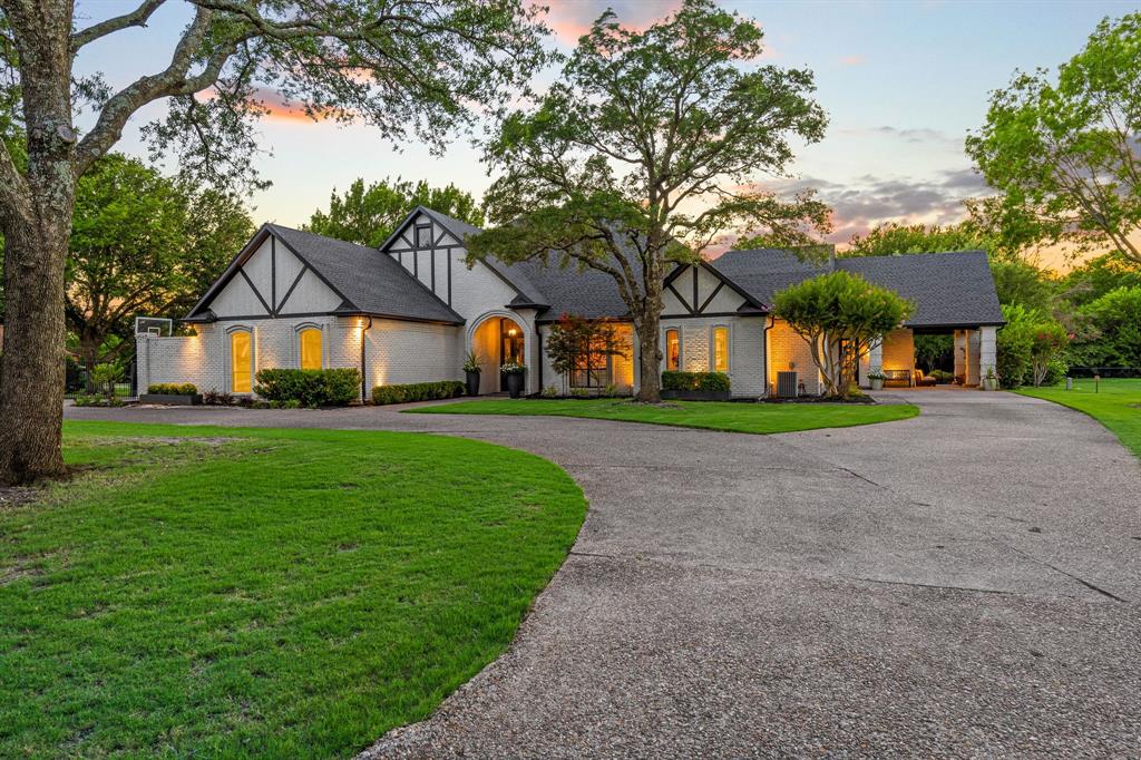 3 Meadowlake Drive