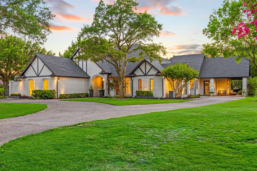 3 Meadowlake Drive