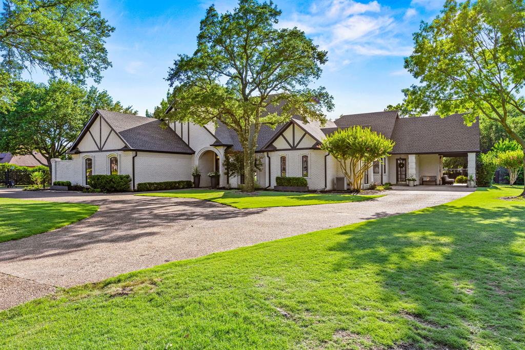 3 Meadowlake Drive