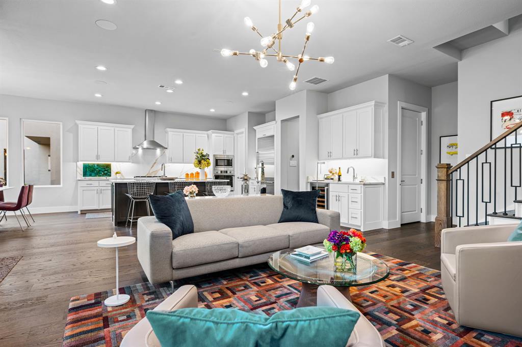 Thirty One Dallas Square #2 - Residential