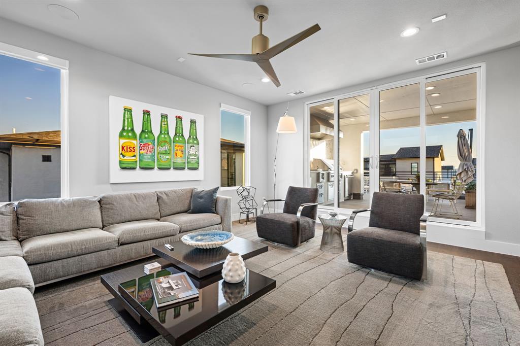 Thirty One Dallas Square #2 - Residential