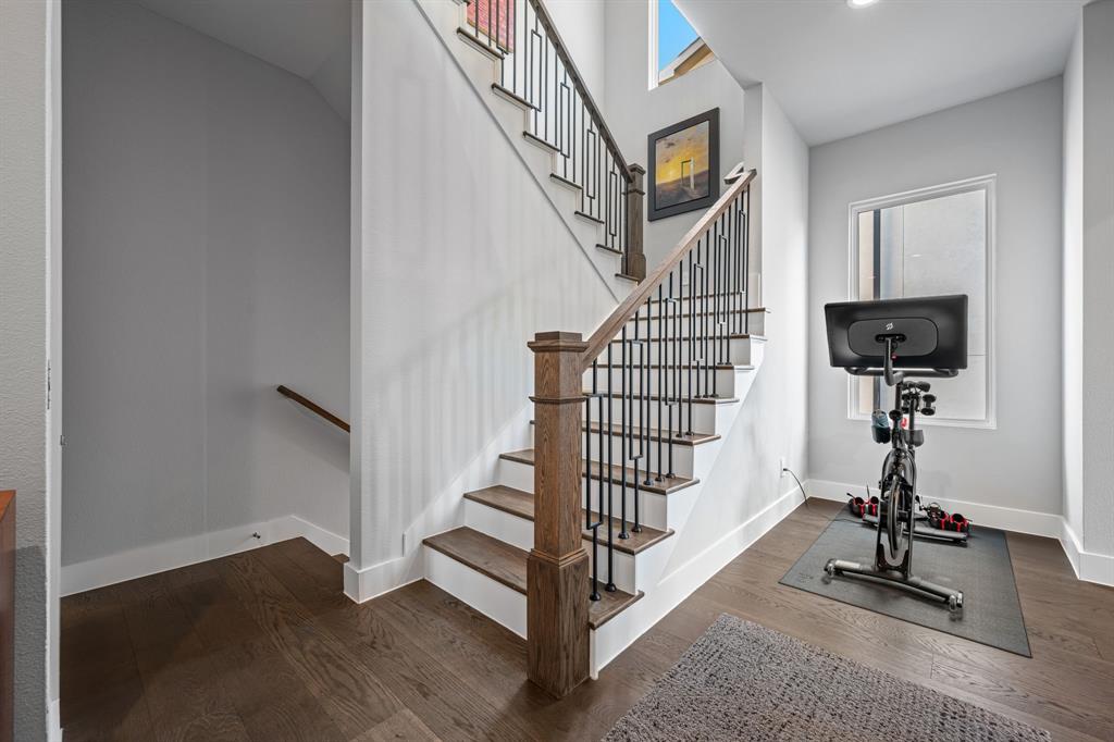 Thirty One Dallas Square #2 - Residential