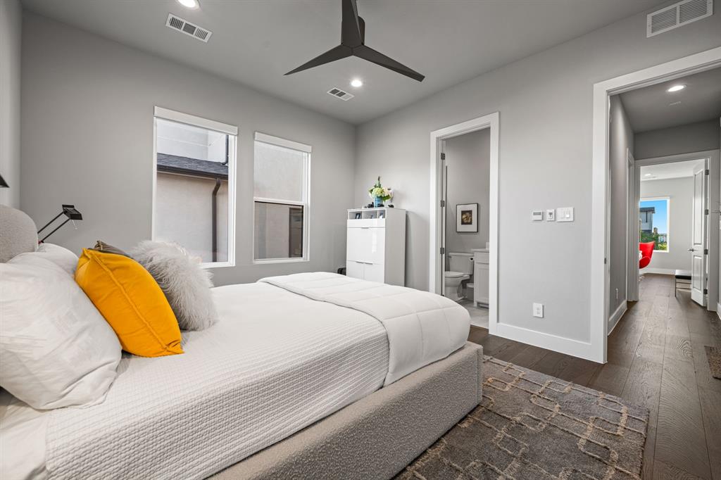 Thirty One Dallas Square #2 - Residential