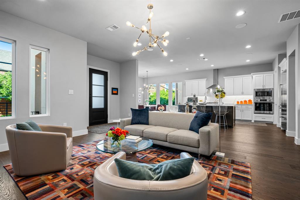 Thirty One Dallas Square #2 - Residential