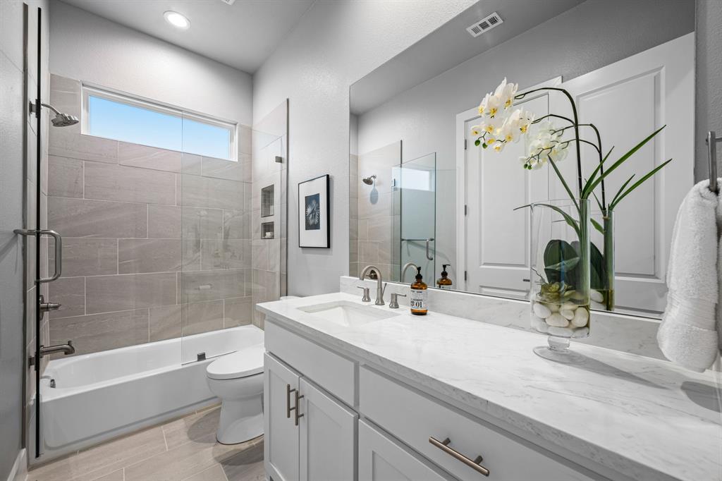 Thirty One Dallas Square #2 - Residential