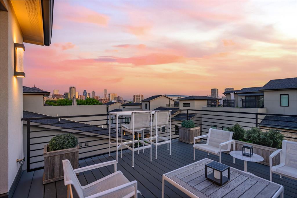 Thirty One Dallas Square #2 - Residential