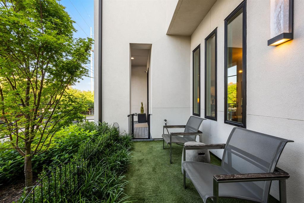 Thirty One Dallas Square #2 - Residential