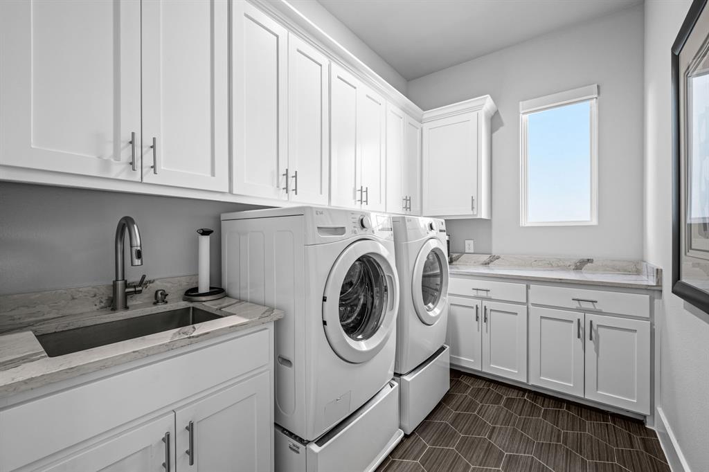 Thirty One Dallas Square #2 - Residential