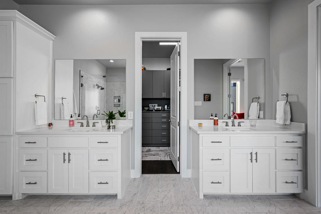 Thirty One Dallas Square #2 - Residential