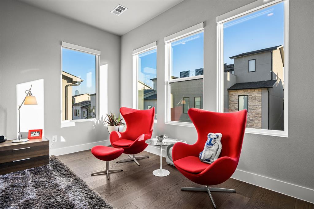 Thirty One Dallas Square #2 - Residential