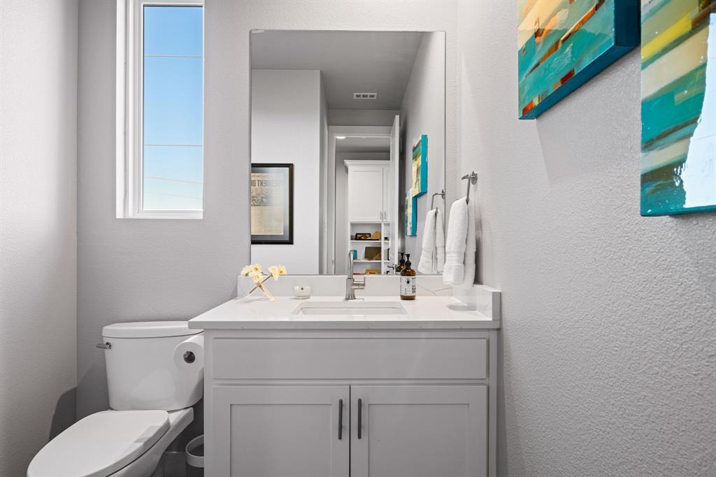 Thirty One Dallas Square #2 - Residential