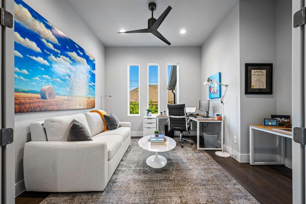 Thirty One Dallas Square #2 - Residential