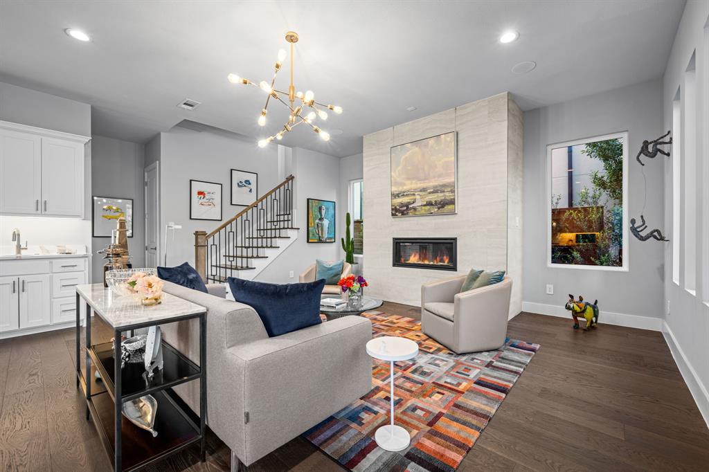 Thirty One Dallas Square #2 - Residential