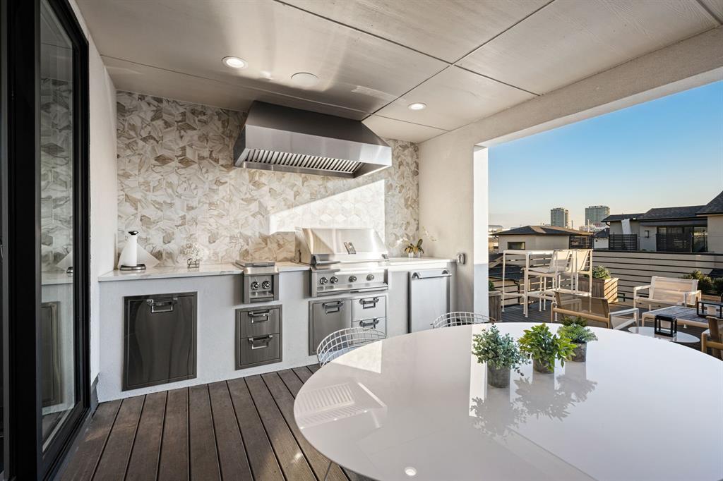 Thirty One Dallas Square #2 - Residential