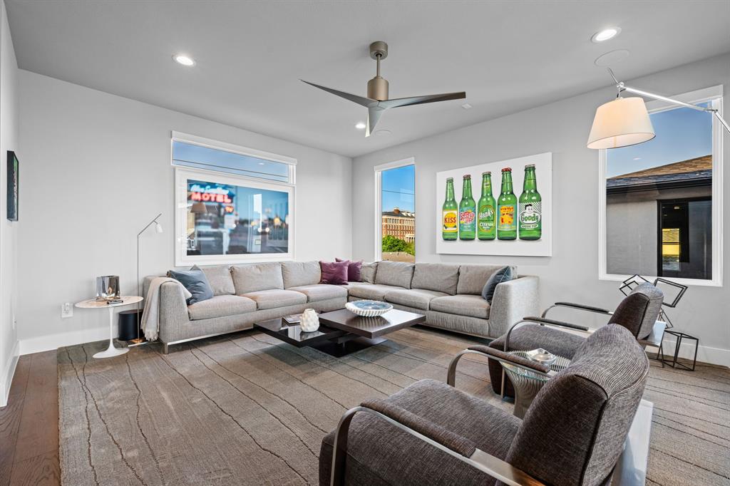 Thirty One Dallas Square #2 - Residential