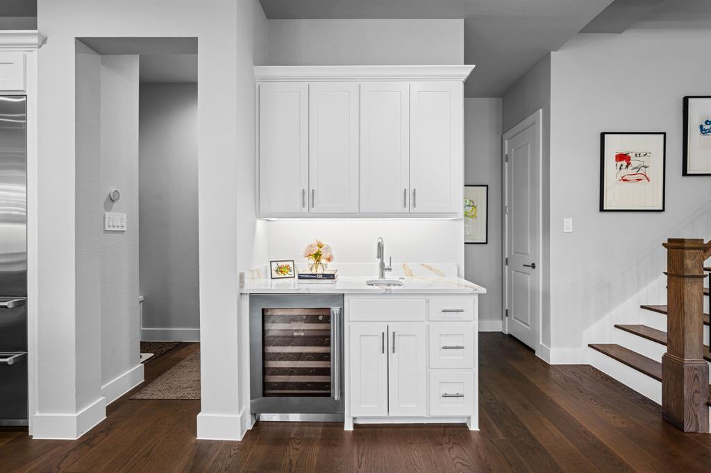 Thirty One Dallas Square #2 - Residential