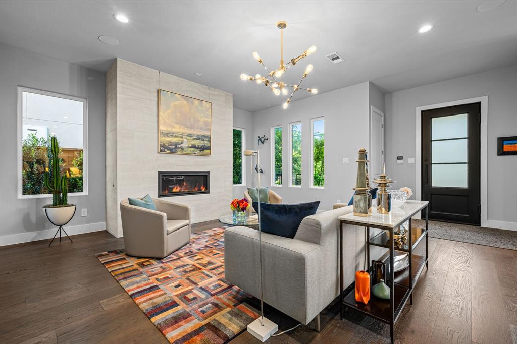 Thirty One Dallas Square #2 - Residential