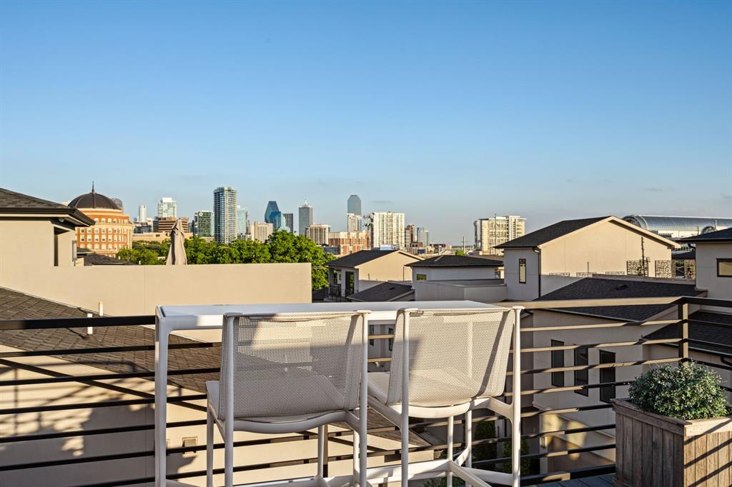 Thirty One Dallas Square #2 - Residential