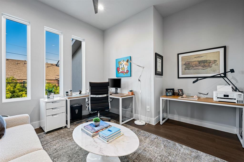 Thirty One Dallas Square #2 - Residential