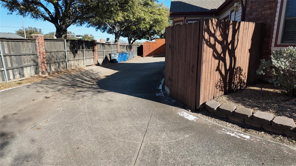 4127 Hollow Oak Drive