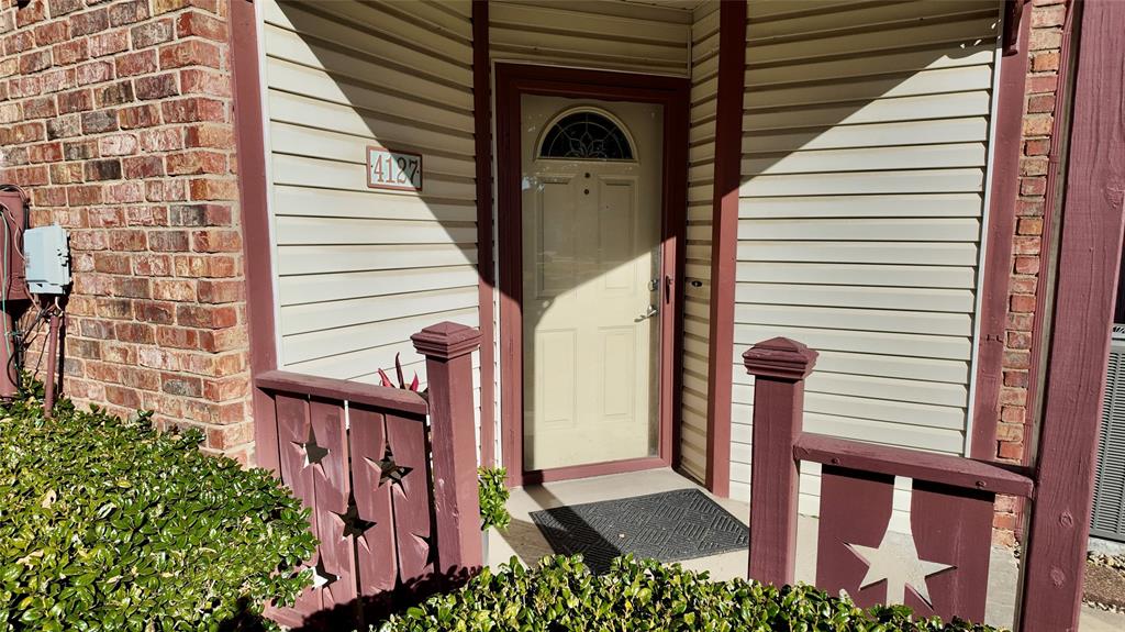 4127 Hollow Oak Drive